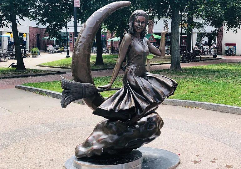 The bronze Samantha statue in Salem